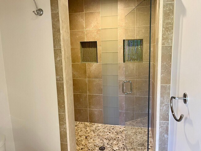 Building Photo - Lawton Lane Management