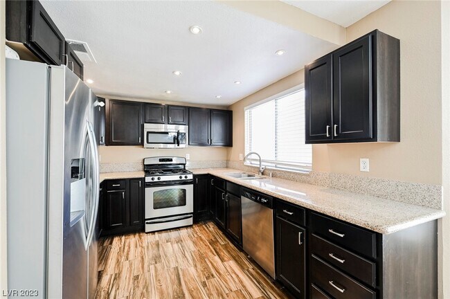 Building Photo - 109 Elegante Way