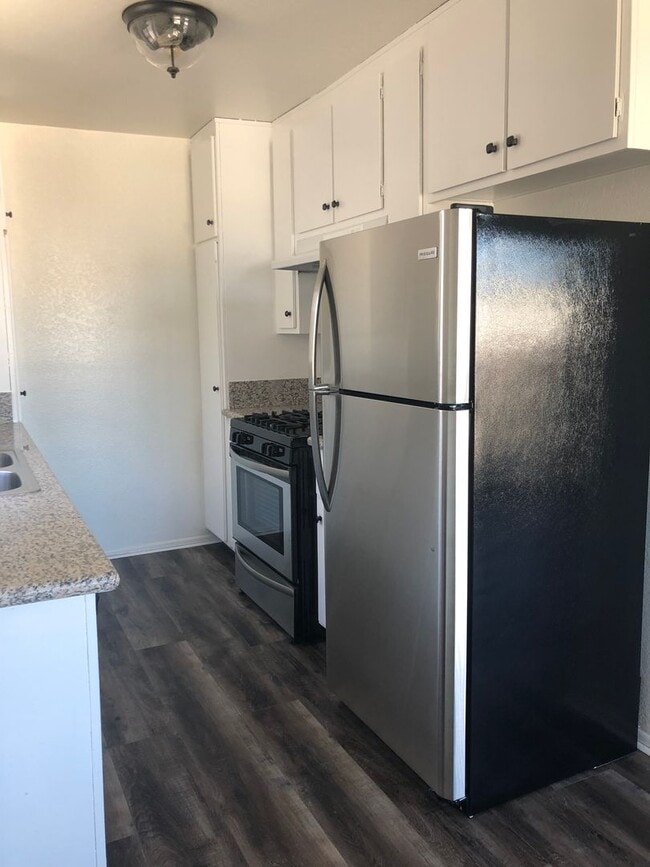 Interior Photo - 4338 Mammoth Ave Apts