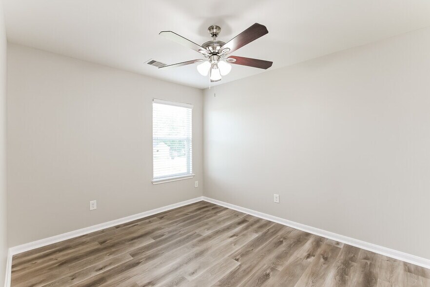 Building Photo - 2403 Lacyberry St
