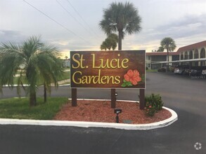 Building Photo - 201 St Lucie Ln