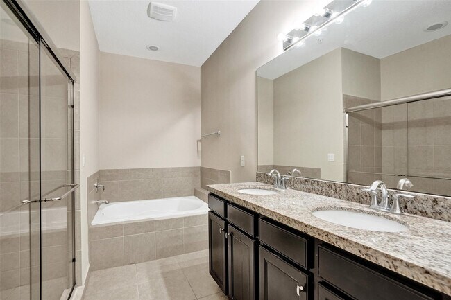 Building Photo - 11960 SW 27th Ct