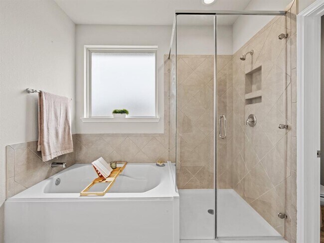 Building Photo - 4919 Bella Danielle Ct