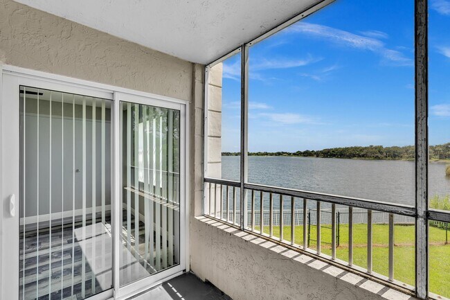Building Photo - 2803 N Oakland Forest Dr
