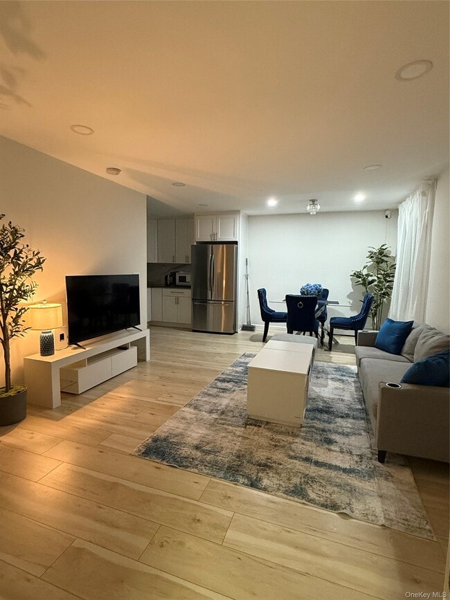 Building Photo - 168-47 93rd Ave