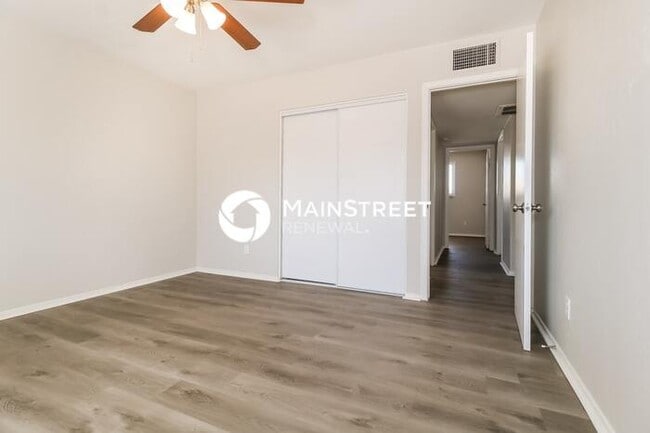 Building Photo - 4 Bedroom Pet-Friendly Home in PHOENIX, AZ...