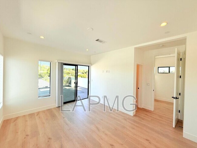 Building Photo - 3414 London St