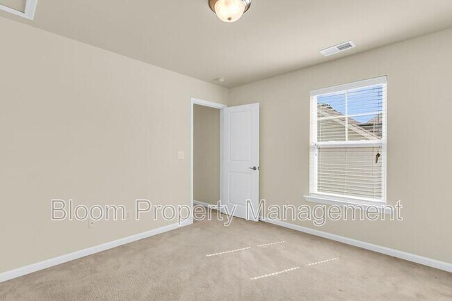 Building Photo - 2649 Lohr Dr