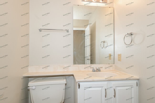 Building Photo - 106 Misty View Ln