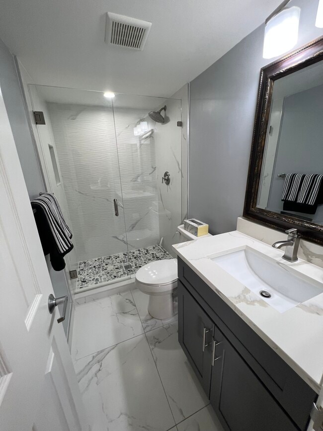 Building Photo - 221 Pine HOV Cir