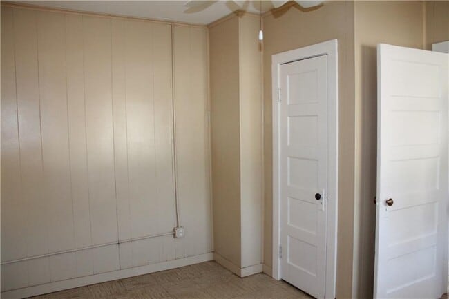 Building Photo - 906 Haysel St