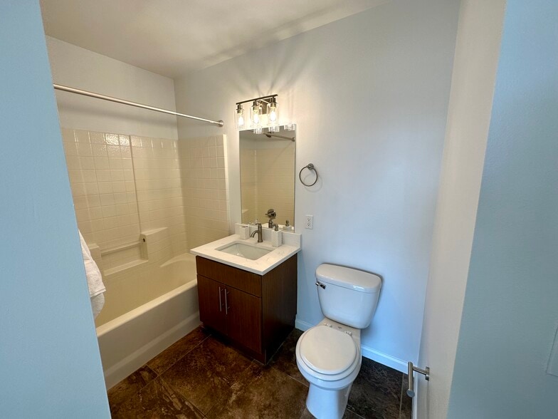 Building Photo - View 222