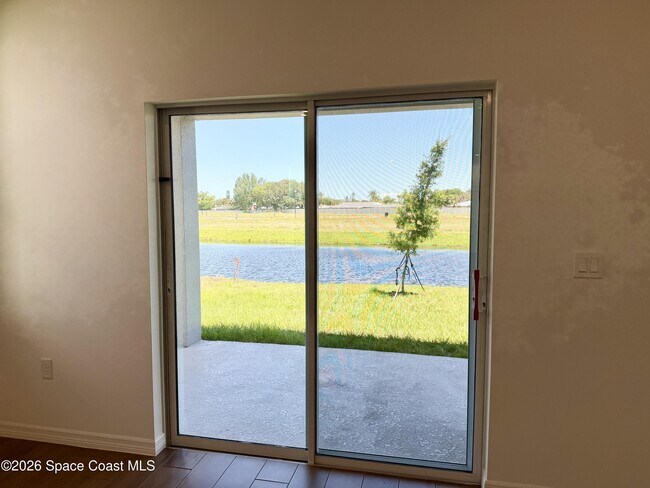 Building Photo - 917 Castleford Ave NE