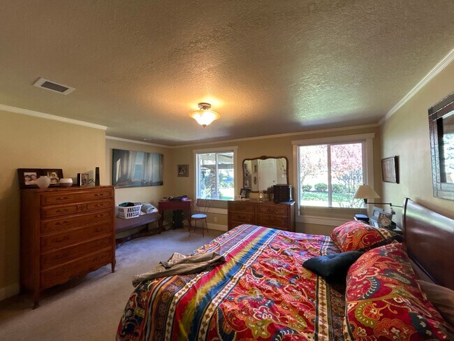 Building Photo - Country Living In The City - 3 Bedroom / 2 Bathroom Home on a Large Corner Lot