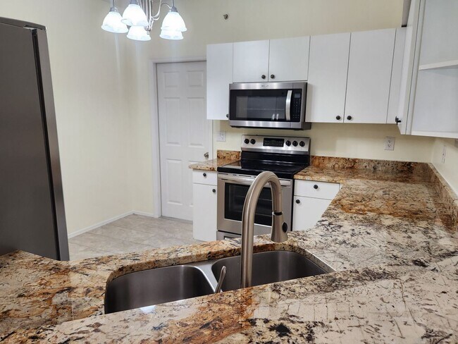 Building Photo - 6330 Green Oaks Cir