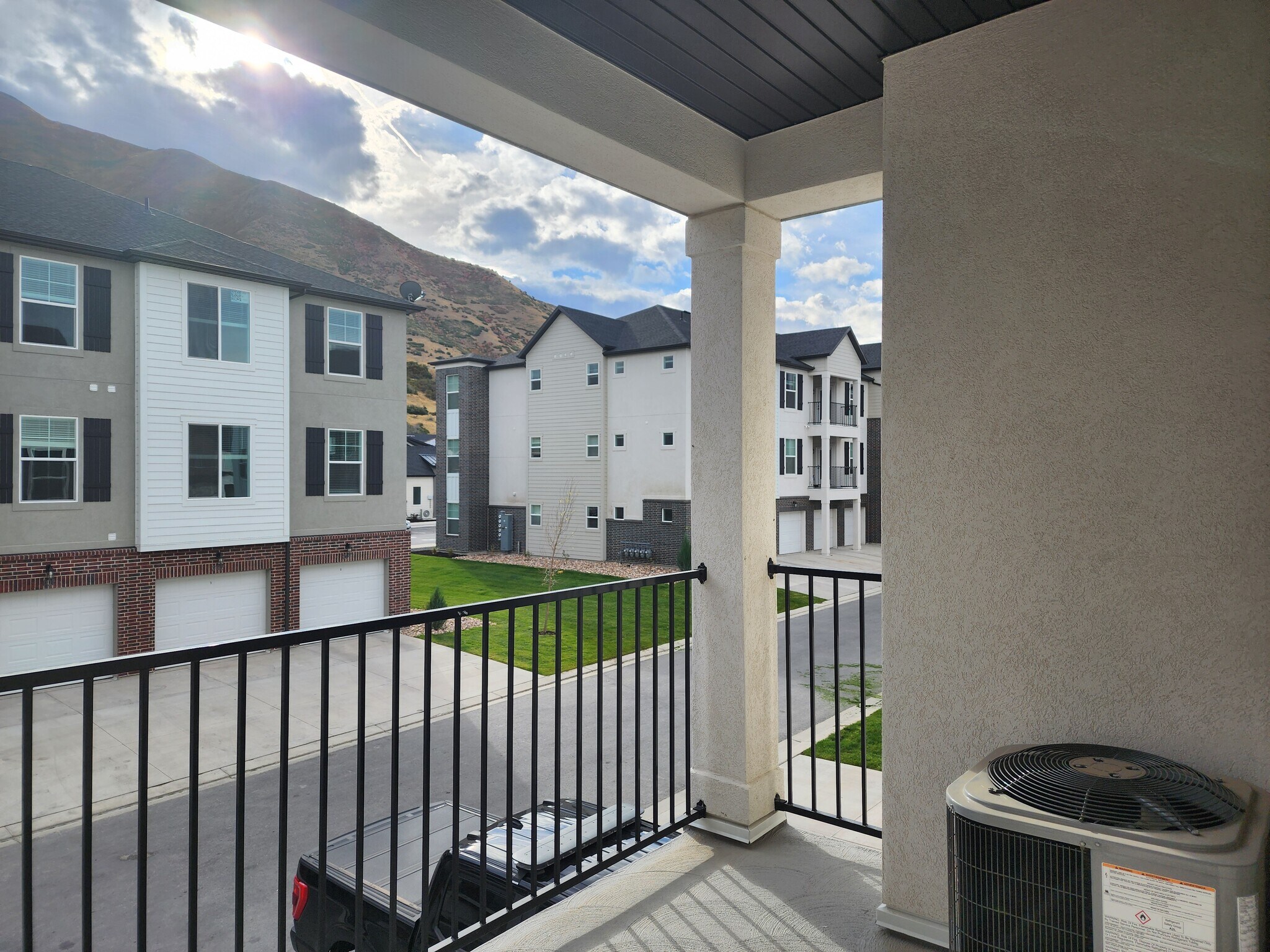 Building Photo - 4735 S Alder Dr