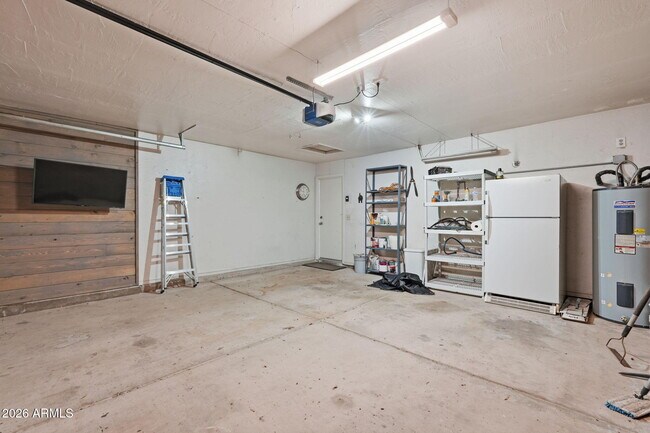 Building Photo - 1735 E Stephens Dr