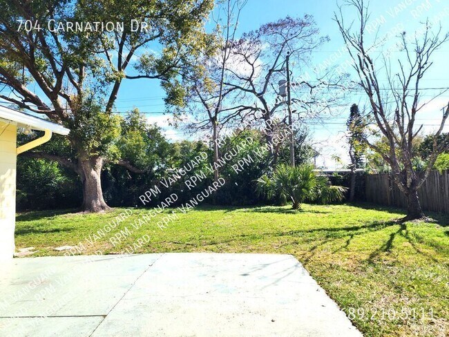 Building Photo - 704 Carnation Dr