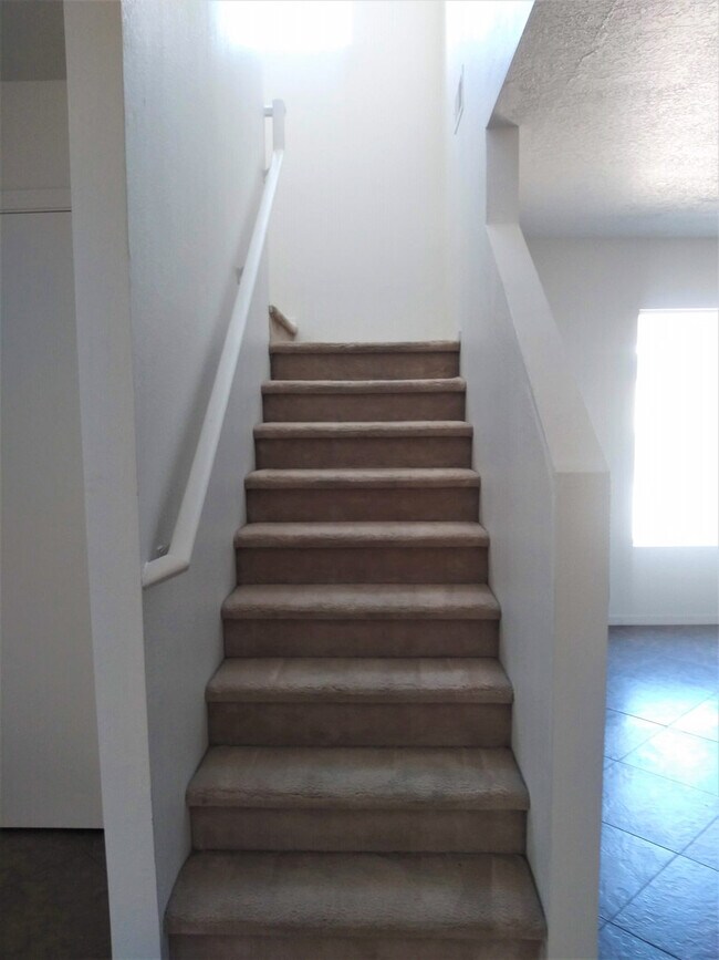 Building Photo - 3BR, 2.5BA, 2CG