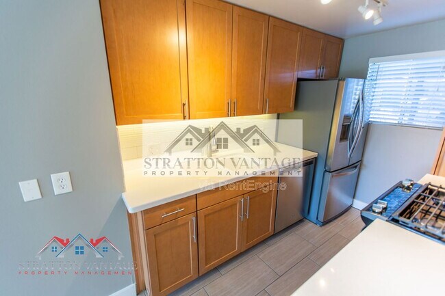 Building Photo - 6125 E Indian School Rd