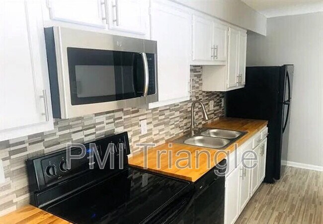 Building Photo - 1320 Park Glen Dr