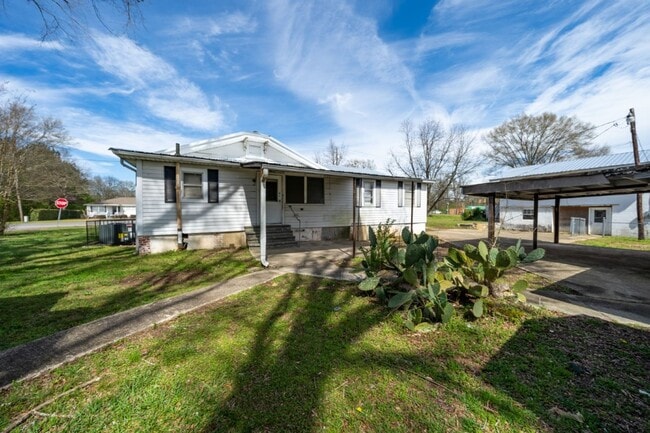 Building Photo - Rare Find Rock Creek – Space, Style & Storage!