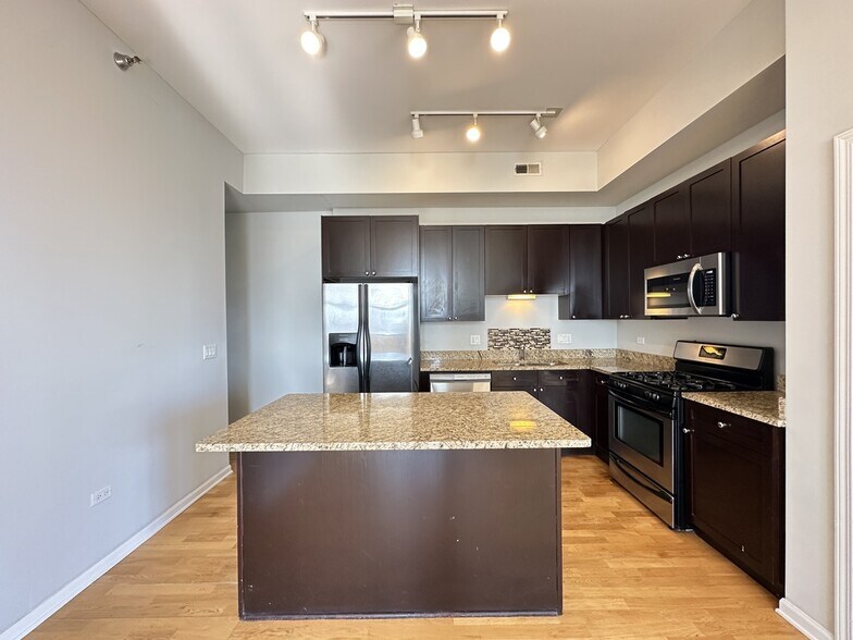 Building Photo - 1464 S Michigan Ave