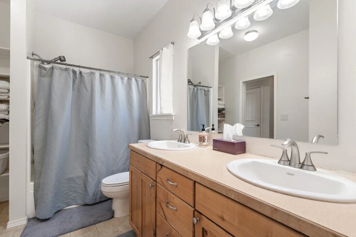 Building Photo - 18227 Southlake Cir