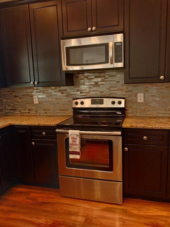 Building Photo - 2012 Fern Ridge Ct