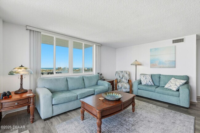 Building Photo - 925 N Halifax Ave