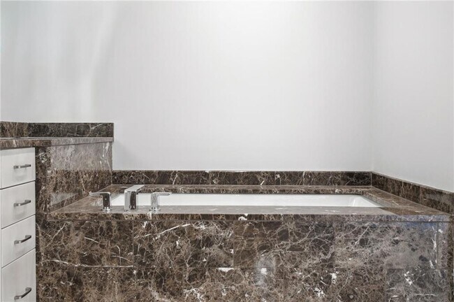 Building Photo - 1065 Peachtree St NE