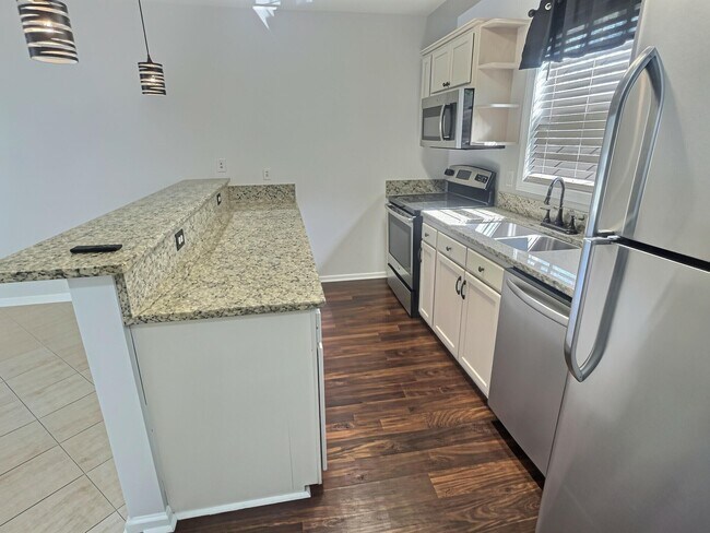Building Photo - 6500 Colonial Dr