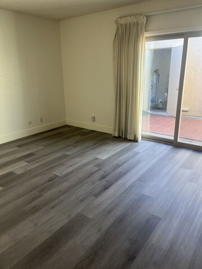Building Photo - Beautiful Newly Remodeled 3 Bedroom 2 Bath...
