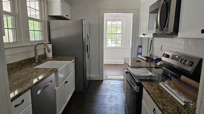 Building Photo - 323 Pine Grove Dr