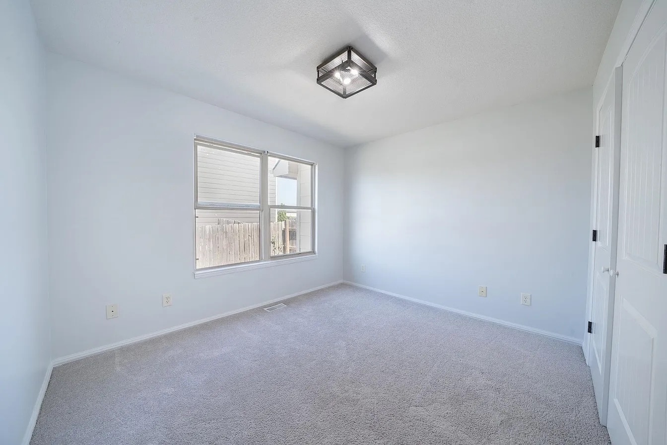 Building Photo - 14011 E Watson St