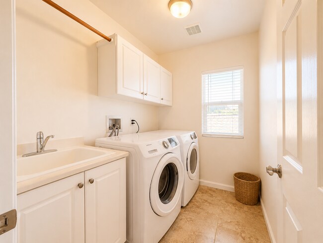 Building Photo - Spacious 5 (or 6) Bedroom House with attached ADU in Winchester for Rent