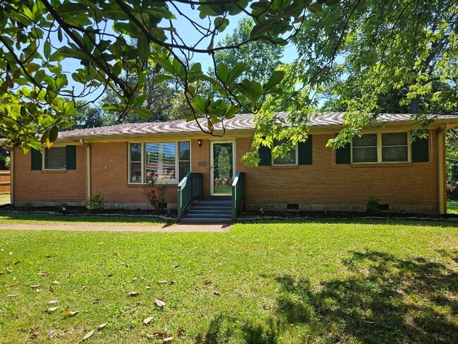 Building Photo - 504 Wren Rd