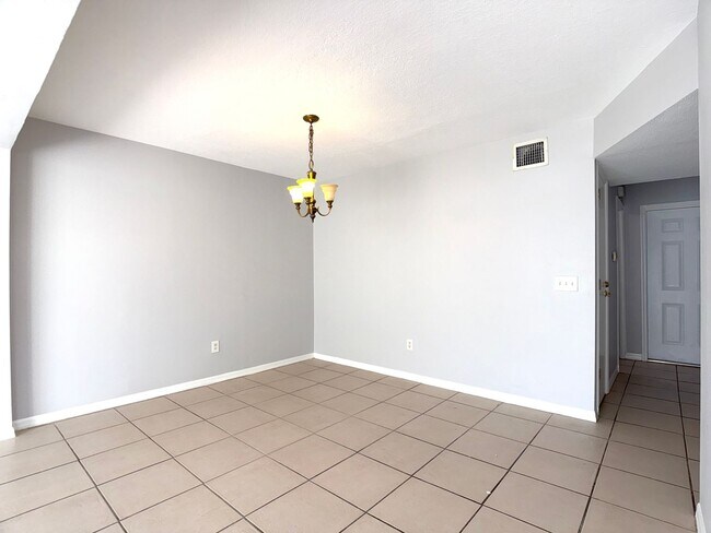 Building Photo - 306 Mango Dr