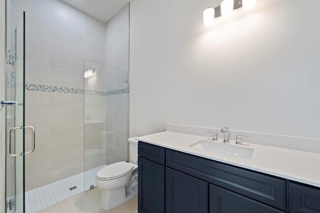 Building Photo - 818 SE Courances Dr