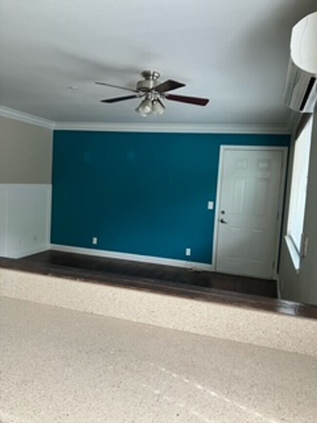 Building Photo - Charming 2 Bedroom, 2 Bathroom Condo in Sa...