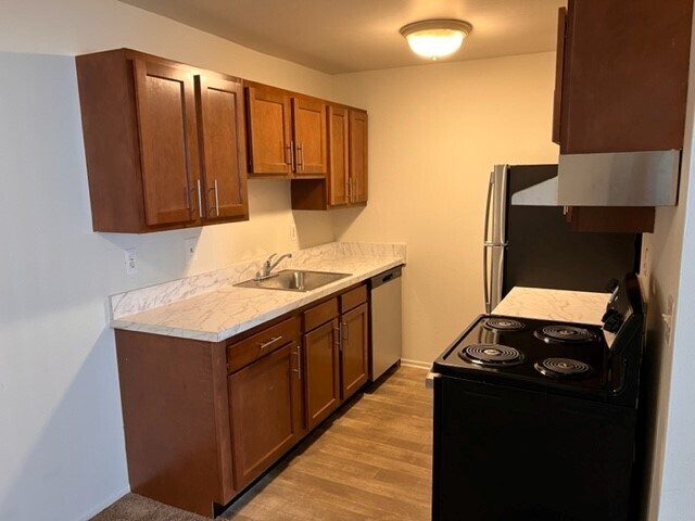 Building Photo - Wagon Wheel Apartments
