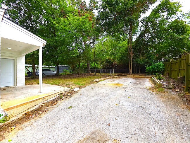 Building Photo - Fully Remodeled Home in the Heart of Tyler...