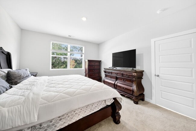 Building Photo - 2049 Holmesburg Private Cir