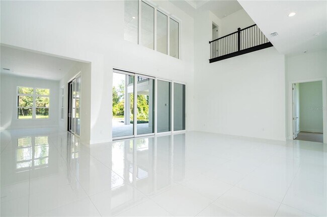 Building Photo - 16044 Pendio Dr