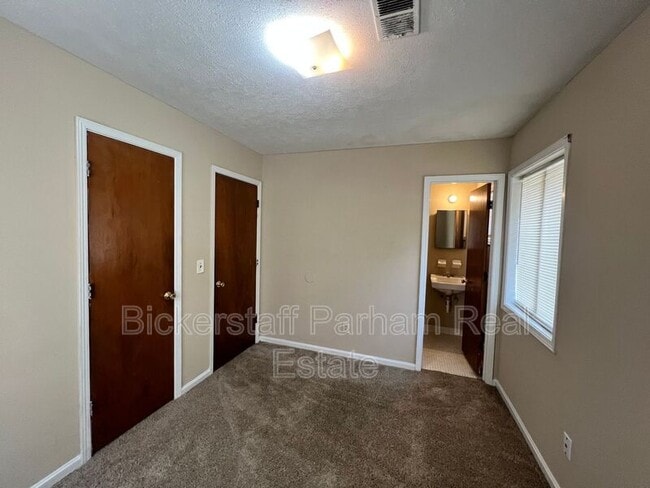 Building Photo - 2102 Winifred Ln