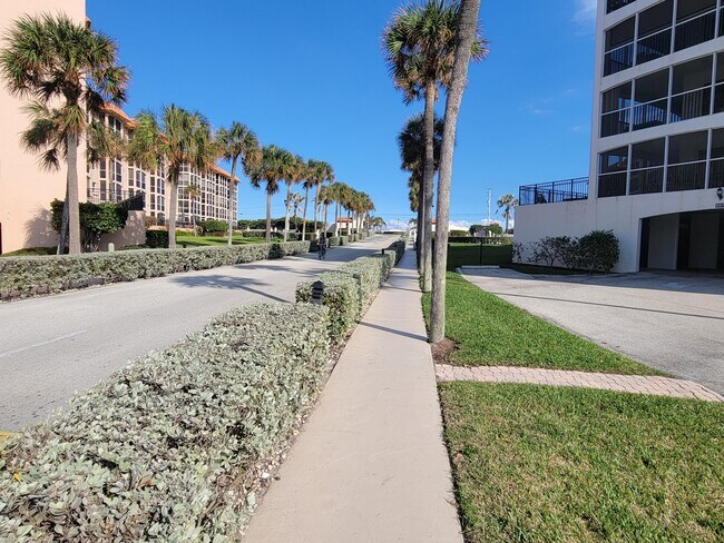 Building Photo - 2871 N Ocean Blvd