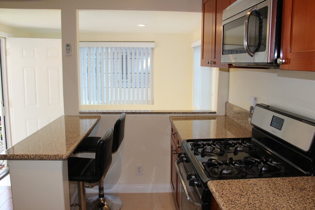Building Photo - 125 Carr Dr