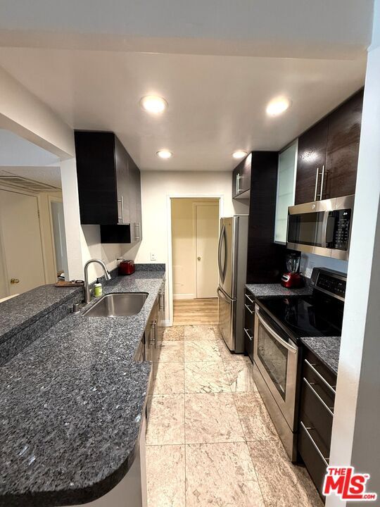 Building Photo - 8530 Holloway Dr