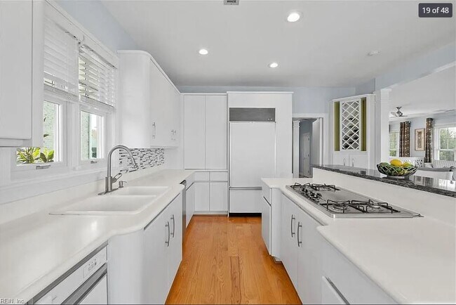 Building Photo - 31 Bay Front Pl