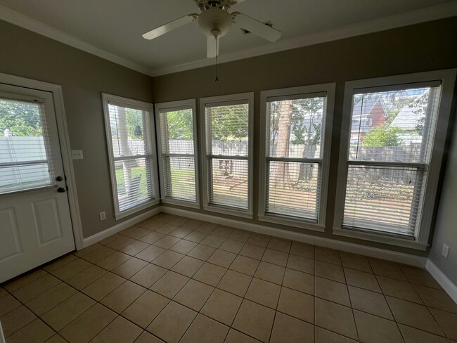 Building Photo - 941 Tracey Ln SW